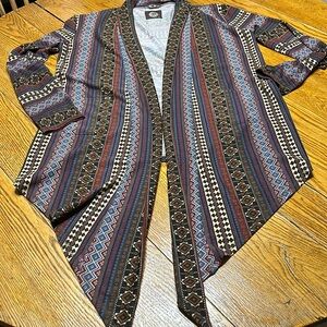 Double D Ranch waterfall Aztec print open cardigan. Square pockets. Size Large.